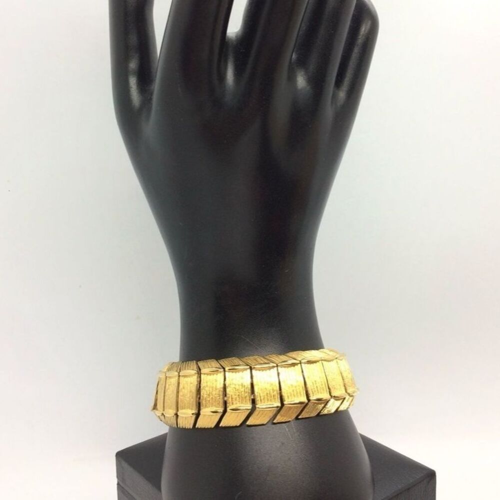 VINTAGE MONET BRACELET Gold Tone Wide Articulated Panel Link Safety Chain